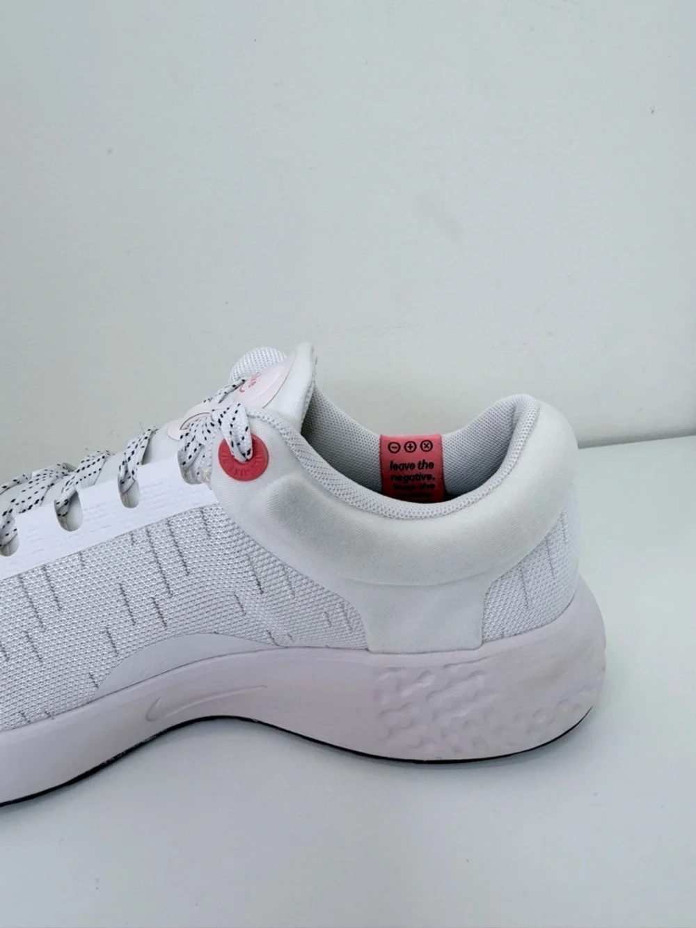 Nike Wmns Renew Serenity Run 'White Magic Ember' gym running streetwear